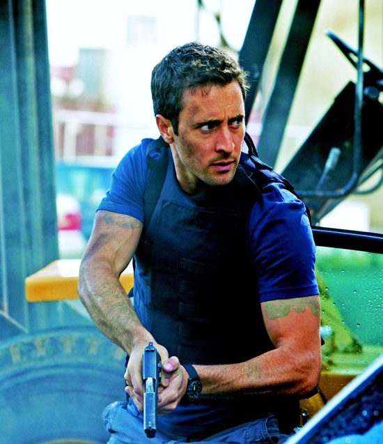 550w_us_television_general_alex_oloughlin_3.jpg